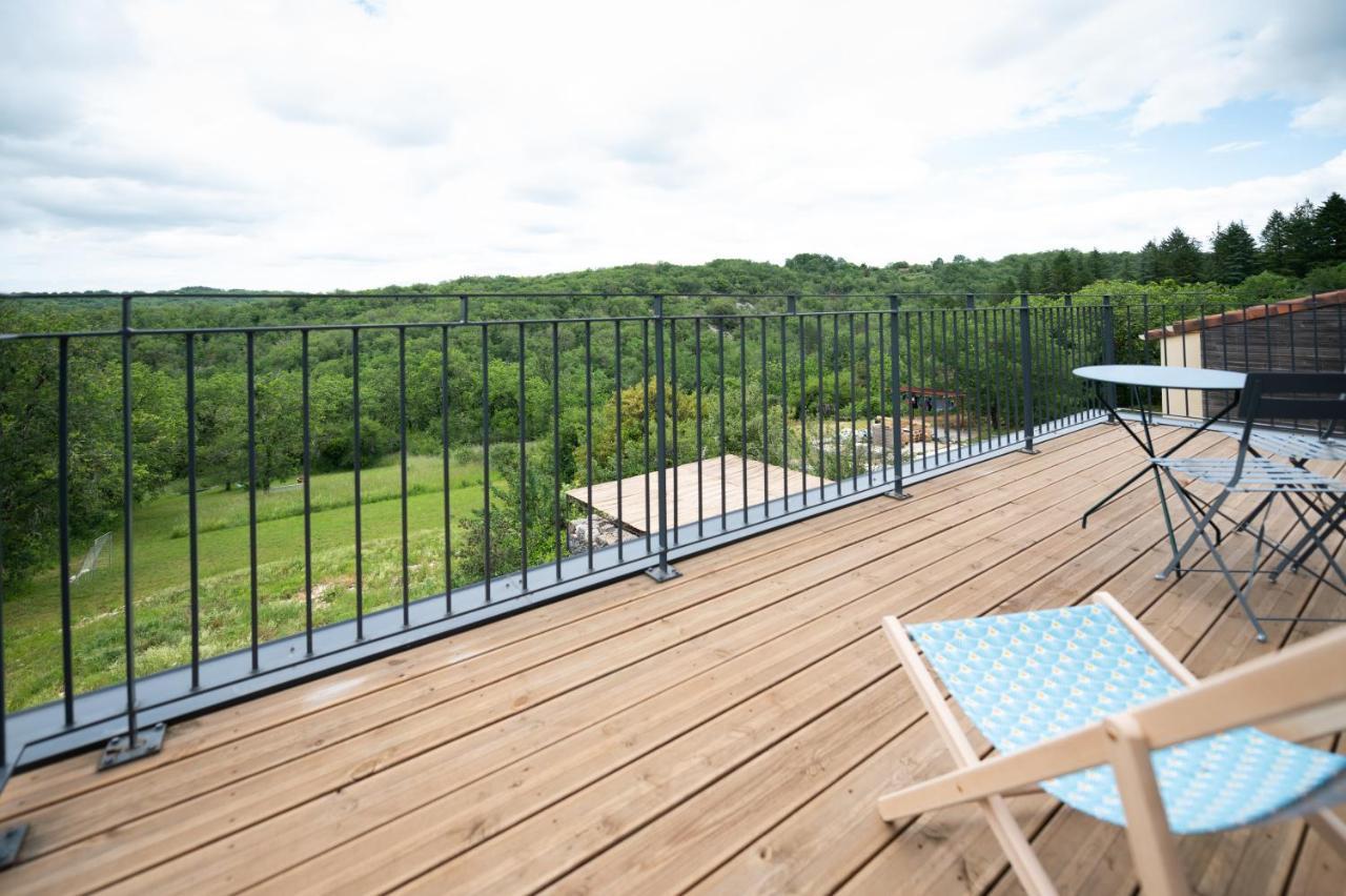 Lot En Dock 3 Atypiques Et Ecologiques En Vallee De La Dordogne Apartment
