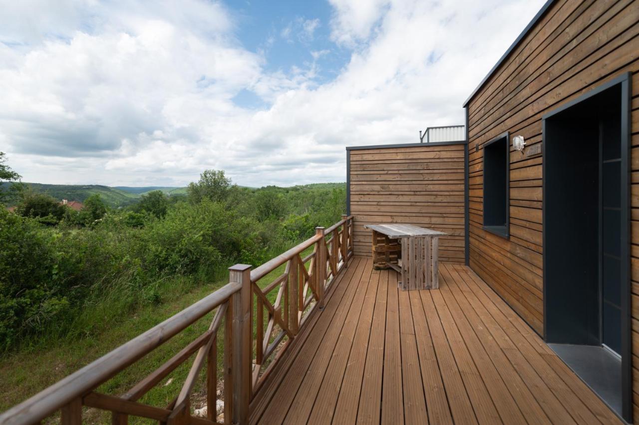 Lot En Dock 3 Atypiques Et Ecologiques En Vallee De La Dordogne Apartment